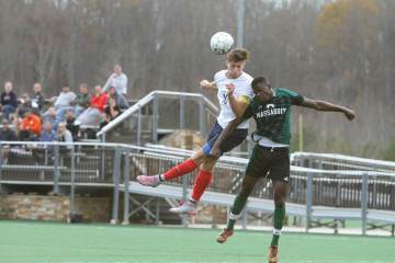 34岁非洲兽腰挂靴！曾欧冠KO巴萨+白鹿巷绝唱破门｜易游体育官方网站（配图示意）